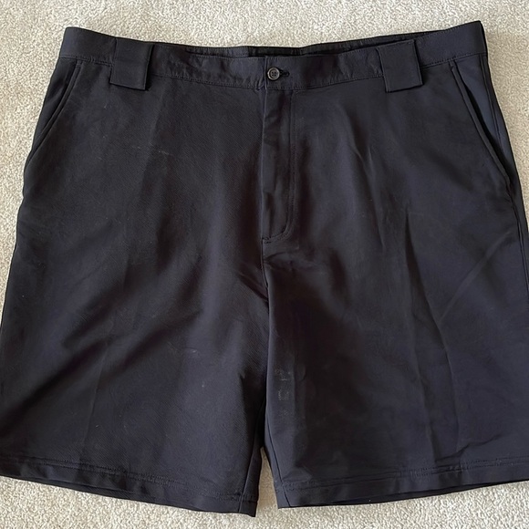 Izod men’s golf shorts. Like new condition. - Picture 1 of 4